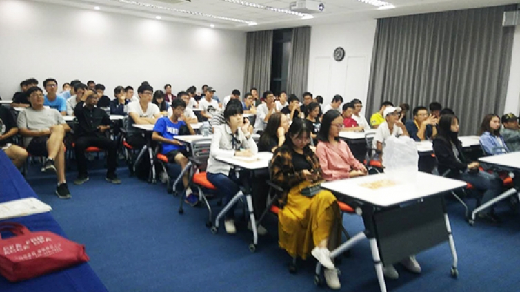 泽稷教育·上海海事大学成长互助协会财经职业发展讲座 成功举办