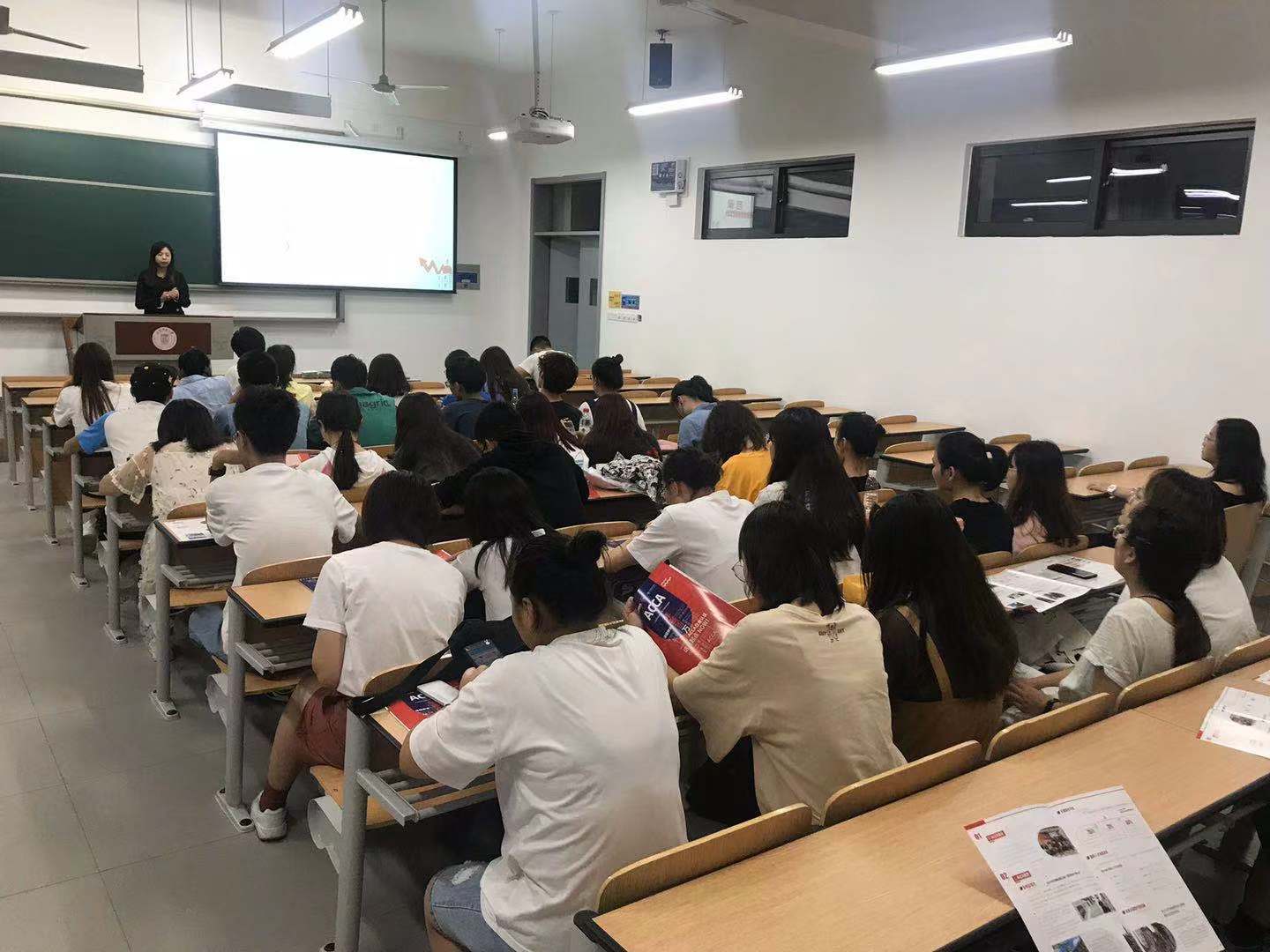泽稷教育·上海电力大学外国语学院ACCA讲座成功举办