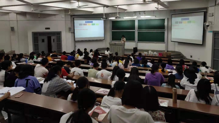 泽稷教育·湖南大学南校区外国语学院职业规划讲座顺利举行