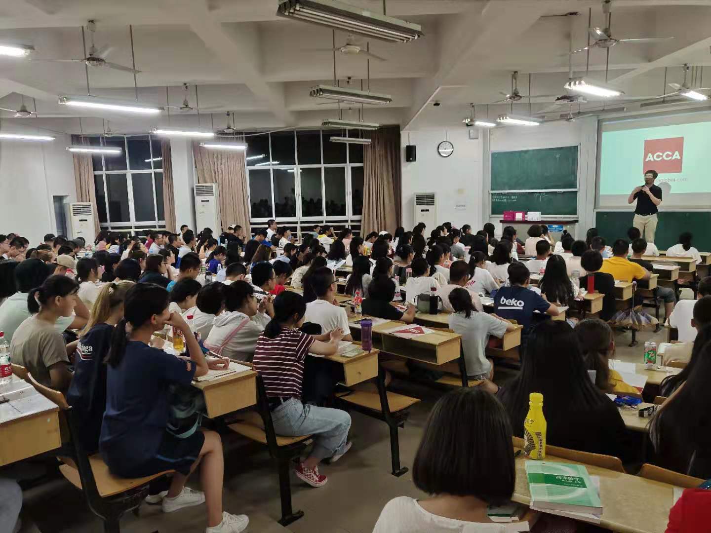 澤稷教育·湖南大學北校區(qū)經濟與貿易學院金融職業(yè)規(guī)劃講座順利舉辦