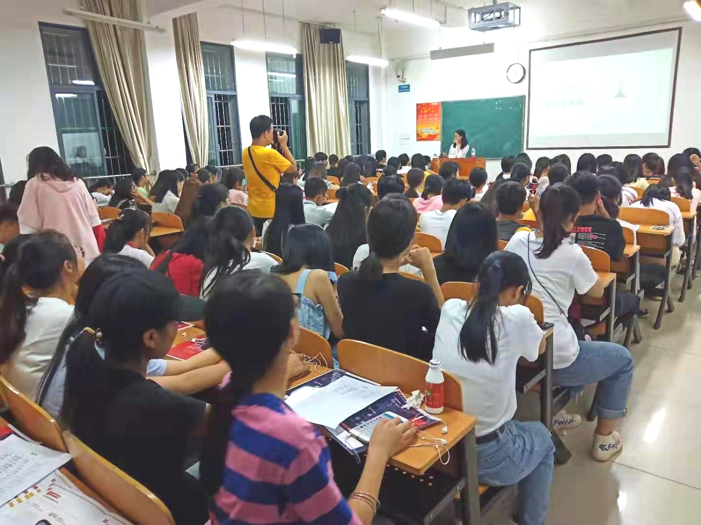 9月29日，泽稷教育在衡阳师范学院为同学们举办了ACCA讲座。