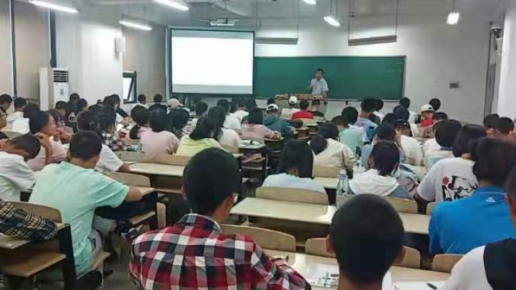 澤稷教育·湖南大學南校區(qū)工管學院金融職業(yè)規(guī)劃講座順利舉辦