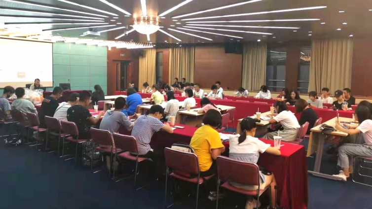 泽稷教育·上海理工大学金融职业规划讲座成功举办