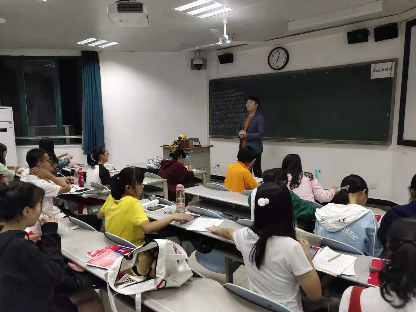 泽稷教育·湖南大学国贸专业金融职业规划讲座成功举办
