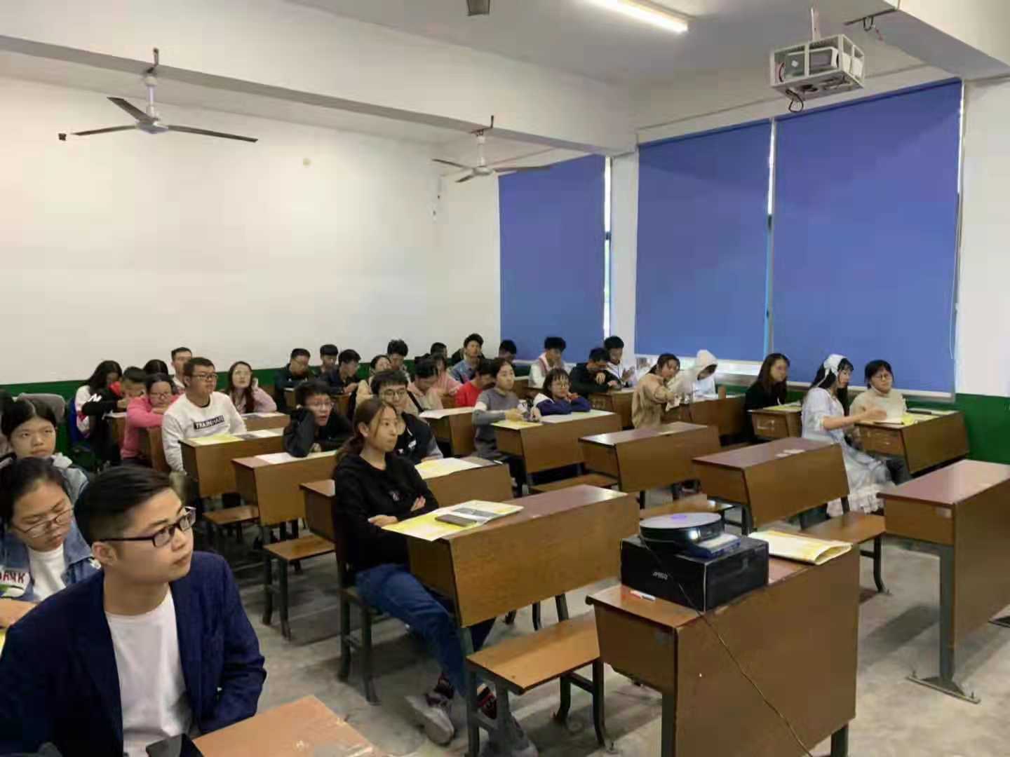 泽稷教育·湖南财政经济学院投资二班ACCA讲座顺利举办