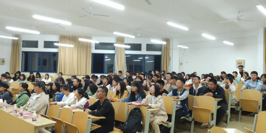 泽稷教育··山东管理学院职业规划公益讲座成功举办