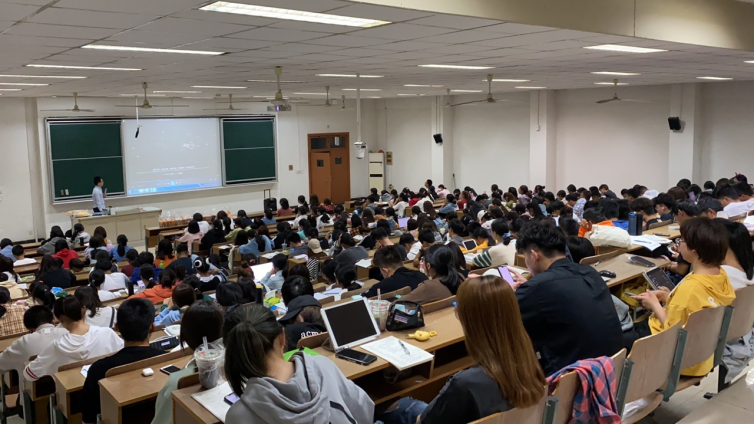 泽稷教育•南京财经大学职业规划讲座成功举办
