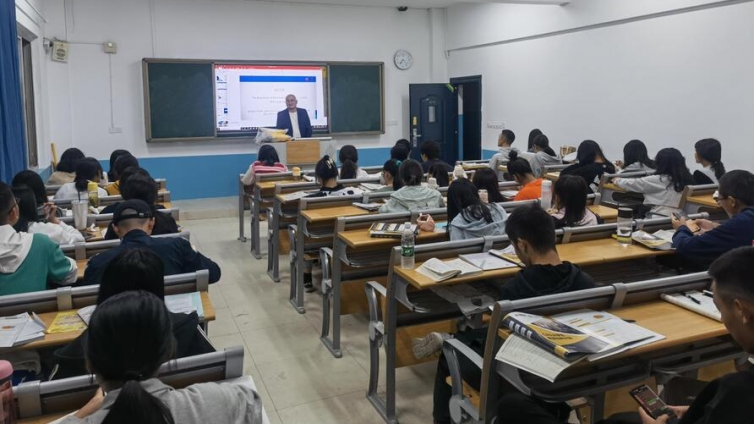 泽稷教育·湖南涉外经济学院职业规划讲座成功举办