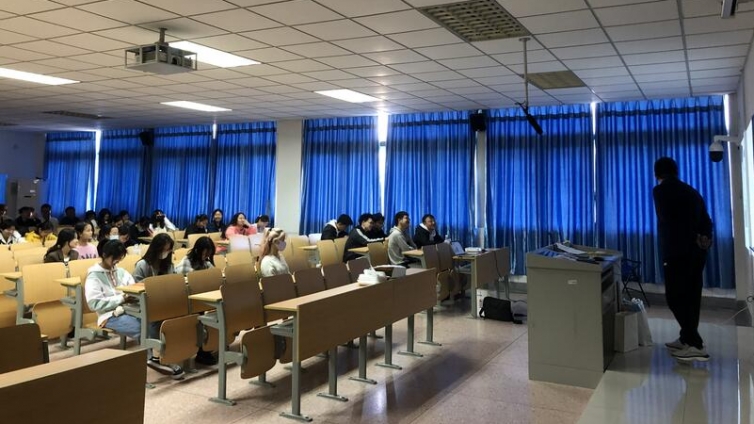泽稷教育·南京财经大学法学院大学生职业规划讲座成功举行