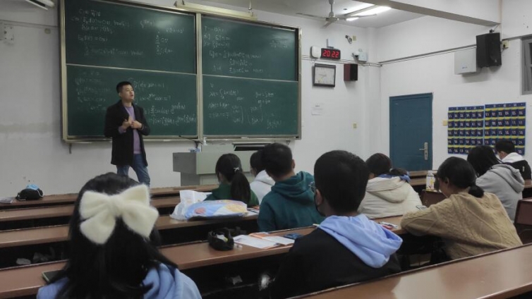 泽稷教育·湖南师范大学数学与统计学院职业规划讲座成功举行