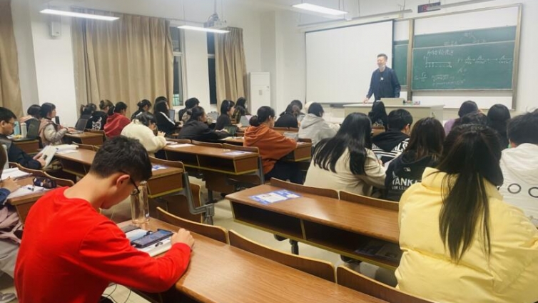 泽稷教育·扬州大学职业规划讲座隆重举行