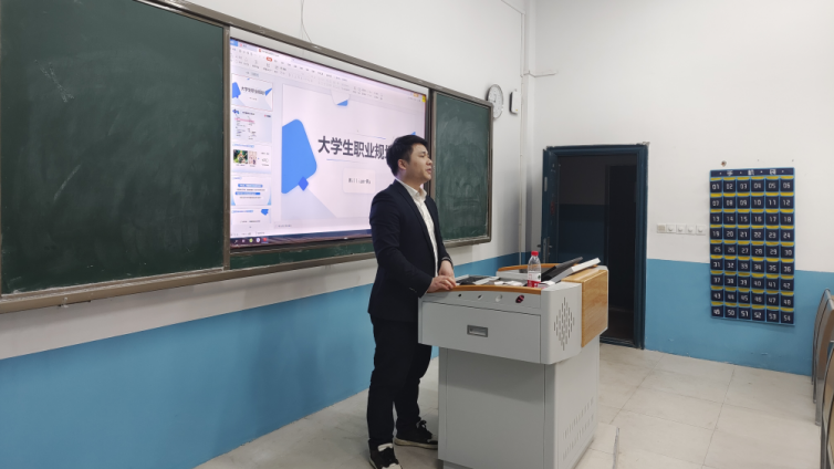 泽稷教育·湖南涉外经济学院大学生财会职业能力规划讲座顺利举行
